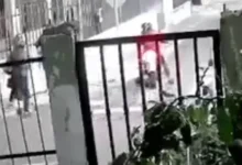 Video | Delincuentes en moto roban a 2 personas en Latacunga