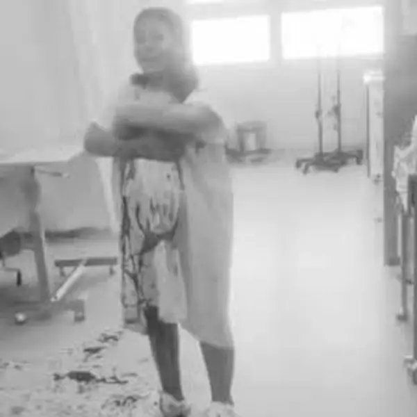 Video | Mujer da a luz sola en el pasillo de hospital