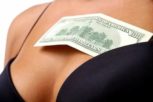 Quiso ingresar dinero al retorno de un control en el Hospital Provincial General Docente Riobamba