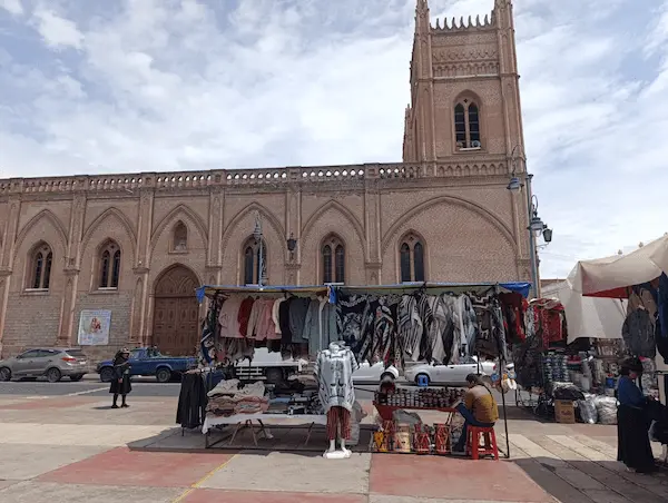 Plaza Roja de la Concepción en Riobamba: lugar y ofertas