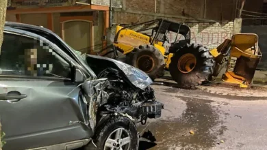 Carro chocó de manera brutal a tractor en Riobamba