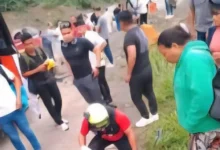 Bus de pasajeros y un taxi chocaron en Cumandá