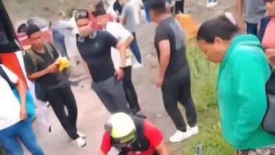 Bus de pasajeros y un taxi chocaron en Cumandá