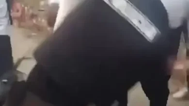 Video | Policías fueron golpeados con piedras por estudiantes