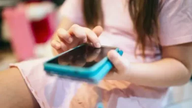 Ecuador debate prohibir redes sociales a menores de 15 años