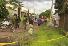 2 hombres muertos por sicarios a metros de un colegio