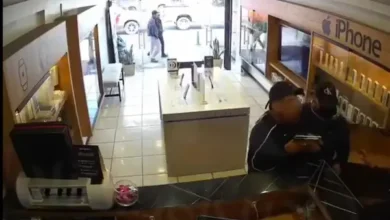 2 jóvenes de Riobamba atraparon y golpearon a ladrón