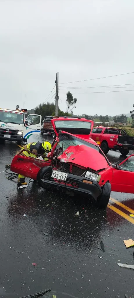 Accidente de tránsito en San Pablo, vía Riobamba-Ambato