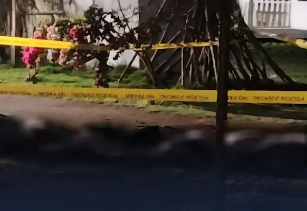 Los cuerpos inertes quedaron tendidos en el piso