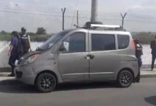 Abandonan furgoneta con cables de cobre robados en Latacunga.