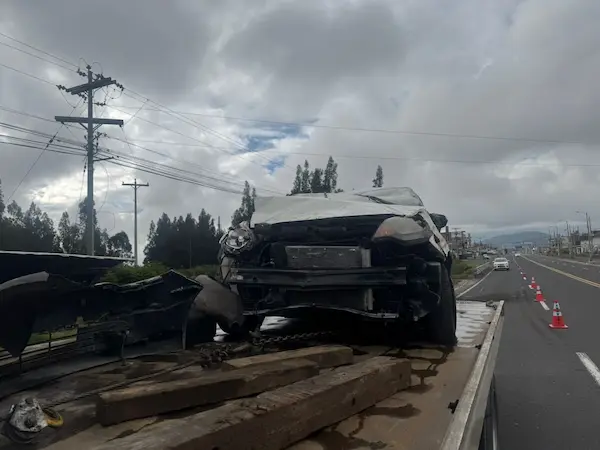 Accidente de tránsito en Guano dejó un vehículo destruído