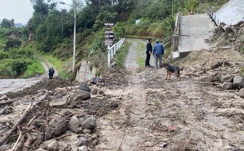Ambato colapso del colector genera malestar en Pishilata.