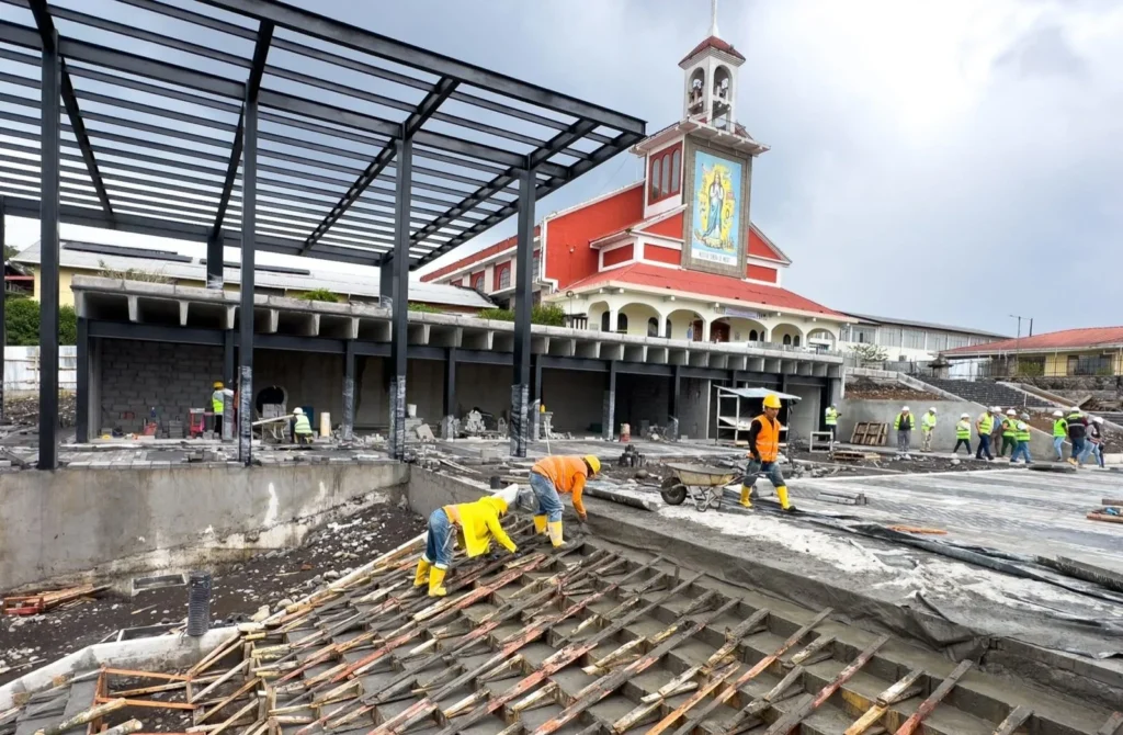 Avanza renovación del parque Central y plaza cívica en Macas.