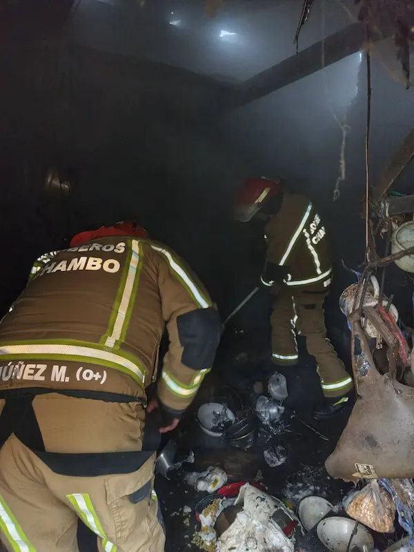 Bomberos apagaron incendio estructural en Chambo