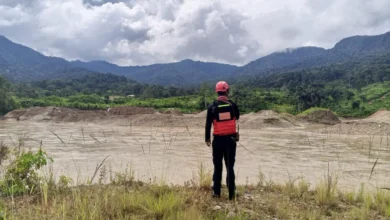 Bomberos buscan a hombre desaparecido en el río Zamora.