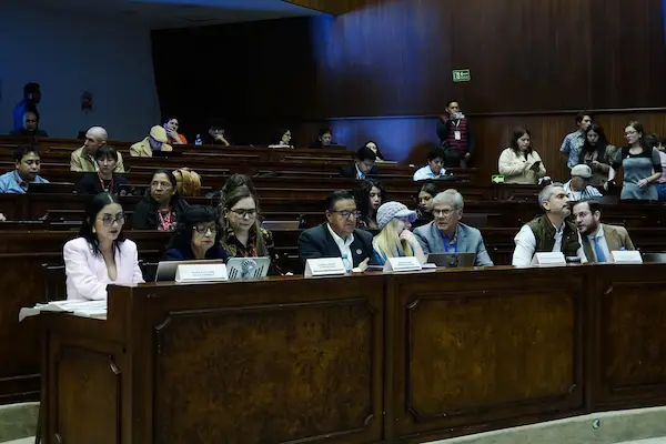 Reacciones políticas dentro de la Asamblea