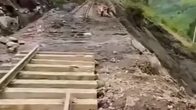 Peligro en la vía del Tren Nariz del Diablo en Alausí