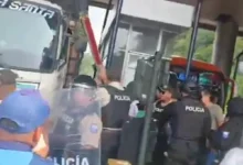 Protesta de ciudadanos por tarifa de peaje en la vía Alóag- Santo Domingo