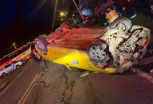 Carro volcado sobre vía Panamericana en Alausí dejó un herido