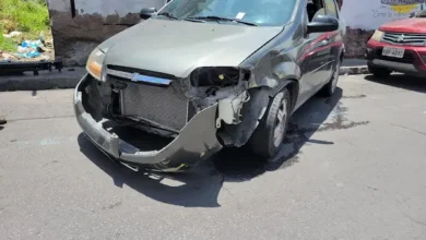 Carro y taxi chocaron en la zona centro de Riobamba