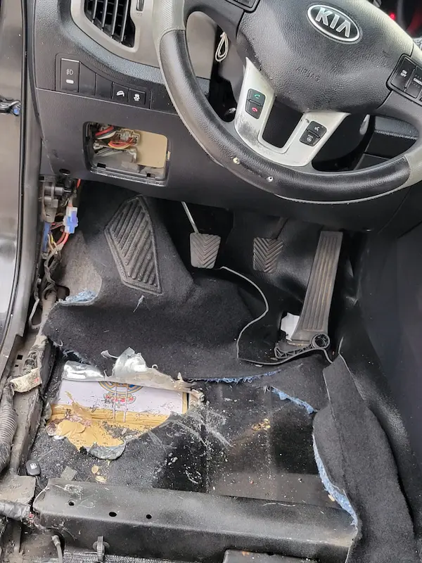 En Guano, el martes 3 de febrero de 2026 un allanamiento a un inmueble en Guano permitió hallar 261 bloques de clorhidrato de cocaína camuflados en 2 vehículos y mucho más