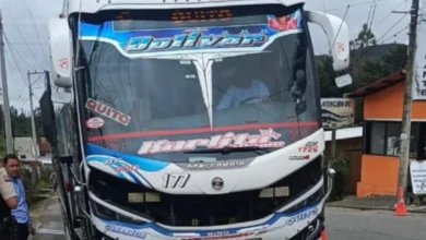 Delincuentes armados asaltan bus Flota Bolívar en San Miguel.