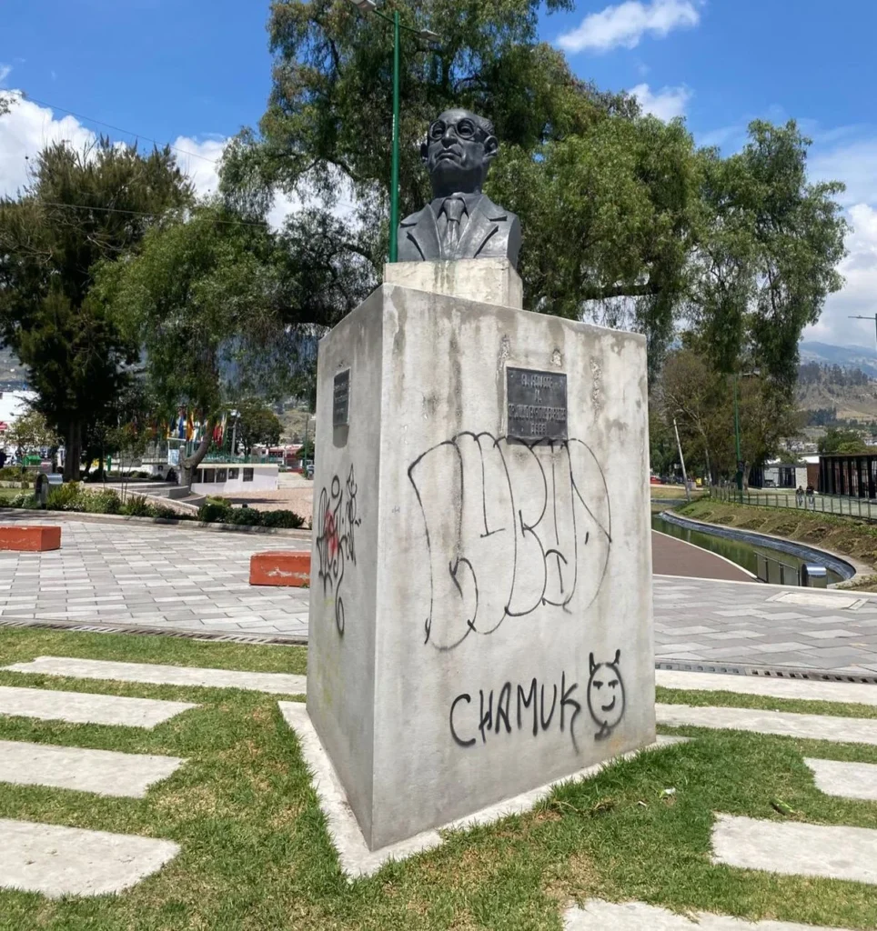 Denuncian robos y daños en monumentos históricos de Ambato.