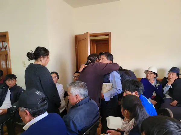 Pedro recibe el abrazo solidario de familiares y amigos