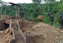 Ejército destruyó 12 bocaminas de minería ilegal en La Maná.