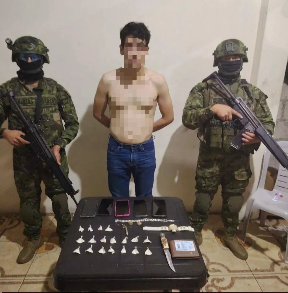 Hombre detenido en Echeandía por microtráfico de drogas.