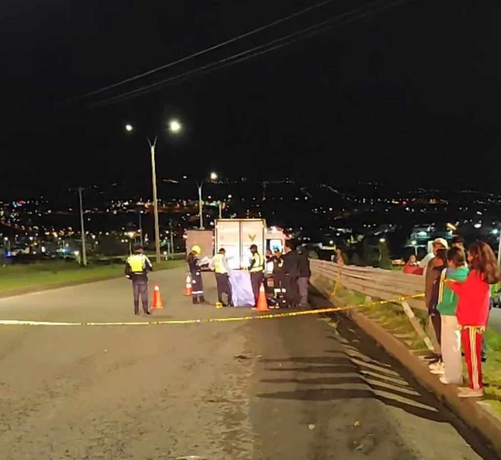 Hombre muere tras ser atropellado en el norte de Ambato.