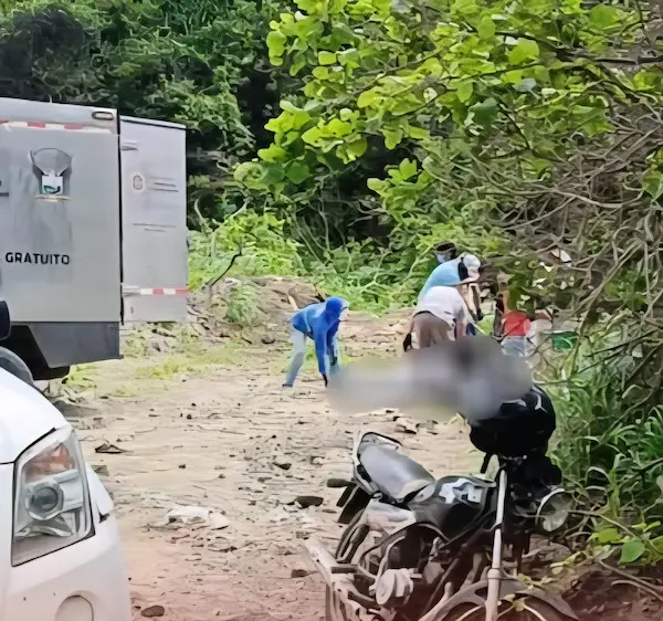 Tras recoger vestigios e indicios, se procedió al levantamiento del cadáver