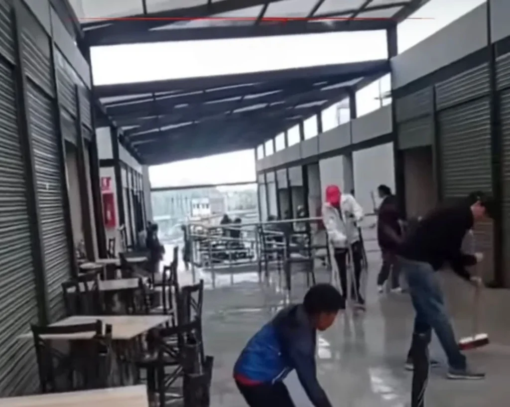 Lluvias exponen fallas en obra recién entregada en Guaranda.