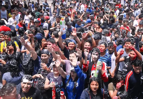 Este espacio permitió que cientos de jóvenes tomen parte del inicio de la fiesta de carnestolendas