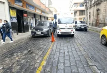 Municipio Riobamba establece multas a vehículos mal estacionados