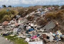 Quebradas y terrenos son usados como basureros en Ambato.