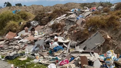 Quebradas y terrenos son usados como basureros en Ambato.