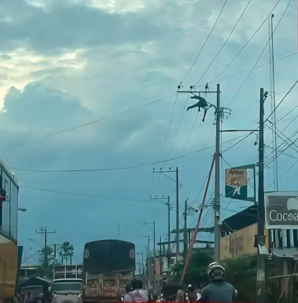 Trabajador electrocutado se debate entre la vida y la muerte