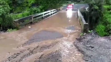 Usuarios denuncian deterioro en la vía Guaranda Julio Moreno.
