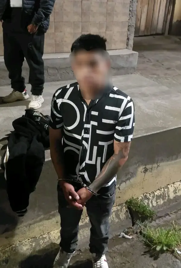 Vecinos de barrio de Riobamba atraparon a ladrón de carros