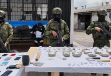 Ejército decomisa droga y 36 celulares en cárcel de Riobamba