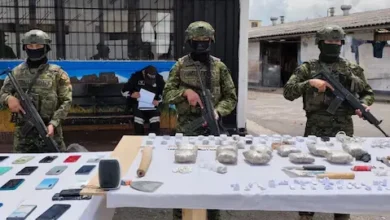 Ejército decomisa droga y 36 celulares en cárcel de Riobamba