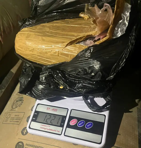 Evidencias decomisadas en la intervención militar