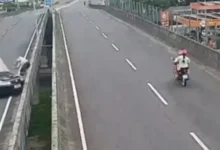 Video | Hombre muere tras ser arrollado en un puente