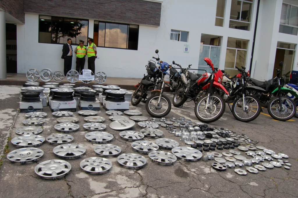 ¿Cómo puedo recuperar mis artículos robados en la Policía Nacional?