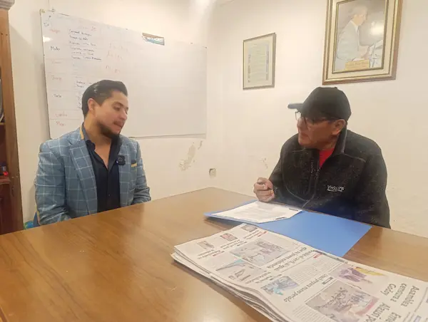 Alejandro Lalama, gerente de Diario La Prensa, entregó la nominación.