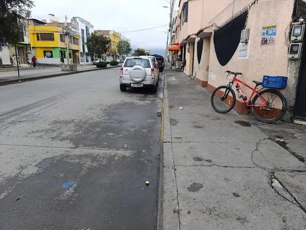 Entre semana no hay problema con el estacionamiento.