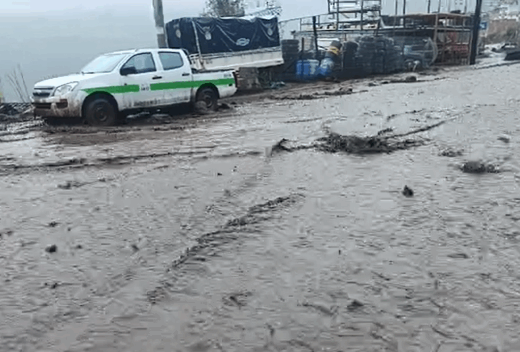 Fuertes lluvias provocan deslizamientos y alarma en Alausí