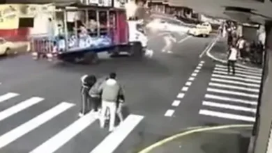 Video | Chiva atropelló a varias personas en Ambato