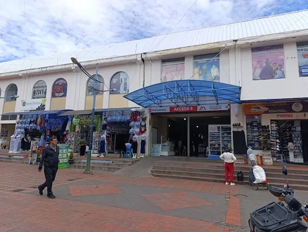 Mercado La Condamine en Riobamba: servicios, gastronomía y variedades